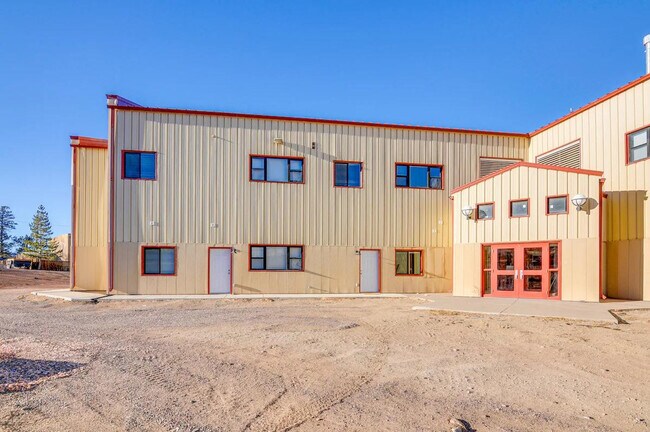 Building Photo - 800 Oak St