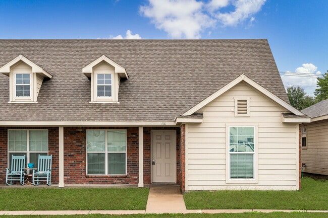 Photo - 640 W Marshall Dr (Van Alstyne, TX) House