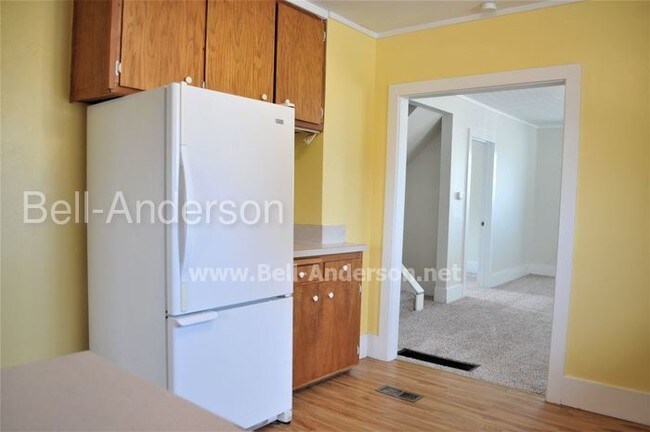 Building Photo - Surprisingly Spacious James Hill Home!