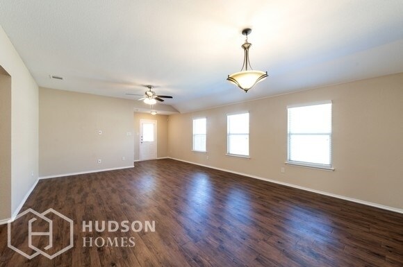 Building Photo - SELF TOUR NOW! - 107 Pony Ct, Waxahachie, ...