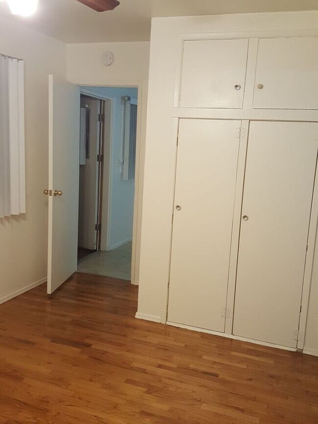 Building Photo - Charming 2 bedroom duplex in La Mesa