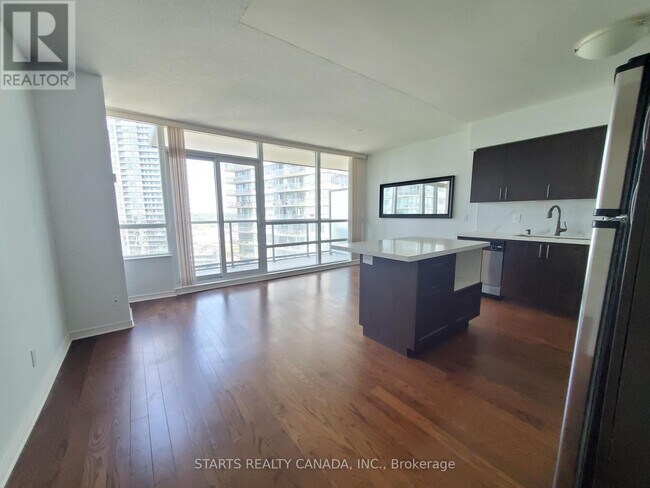 Photo du bâtiment - 2240-2240 Lake Shore Blvd W