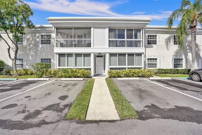 Foto del edificio - 6511 Bay Club Dr