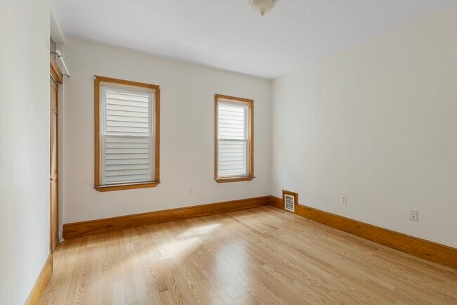 Foto del edificio - 235 Webster Ave