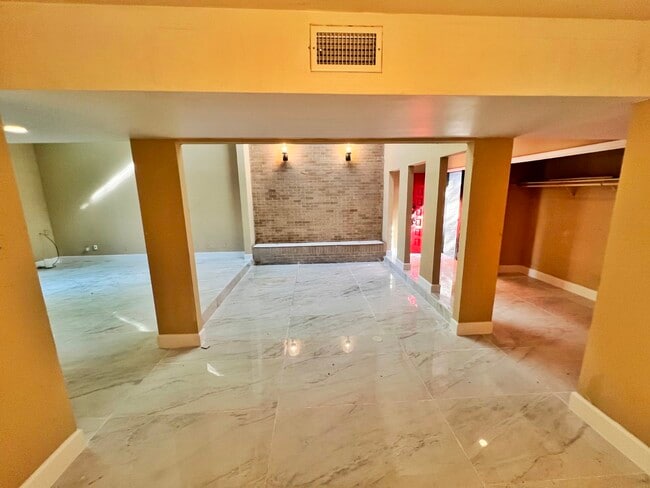 Foto del edificio - 4560 Bellaire Blvd