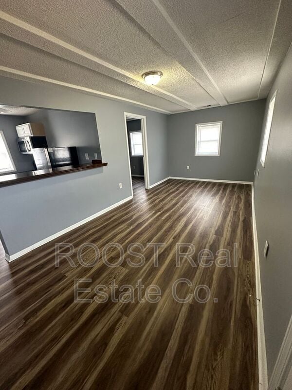 Building Photo - 833 Clarendon Ave