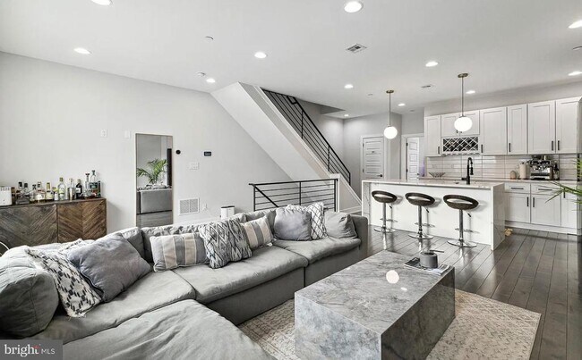 Foto del edificio - 2813 Tilton St