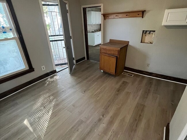 Building Photo - Comfortable  3-Bedroom Home in Cleveland