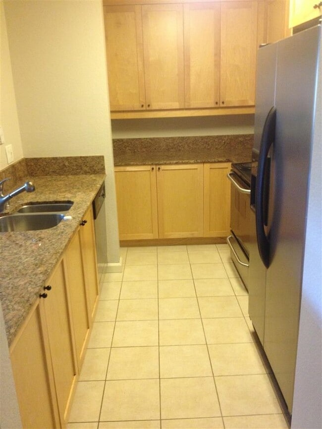 Building Photo - 3520 Lebon Dr