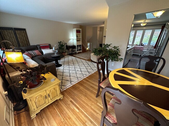 Building Photo - Spacious 5 BR/2.5 BA Single-Family Home in...