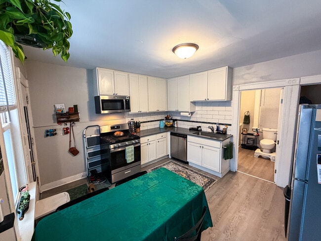 Kitchen - 2477-2479 N Dousman St