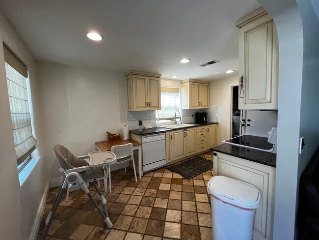 Building Photo - 924 W 1020 N