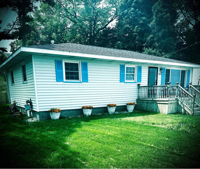 Foto del edificio - 2245 Lakeshore Dr