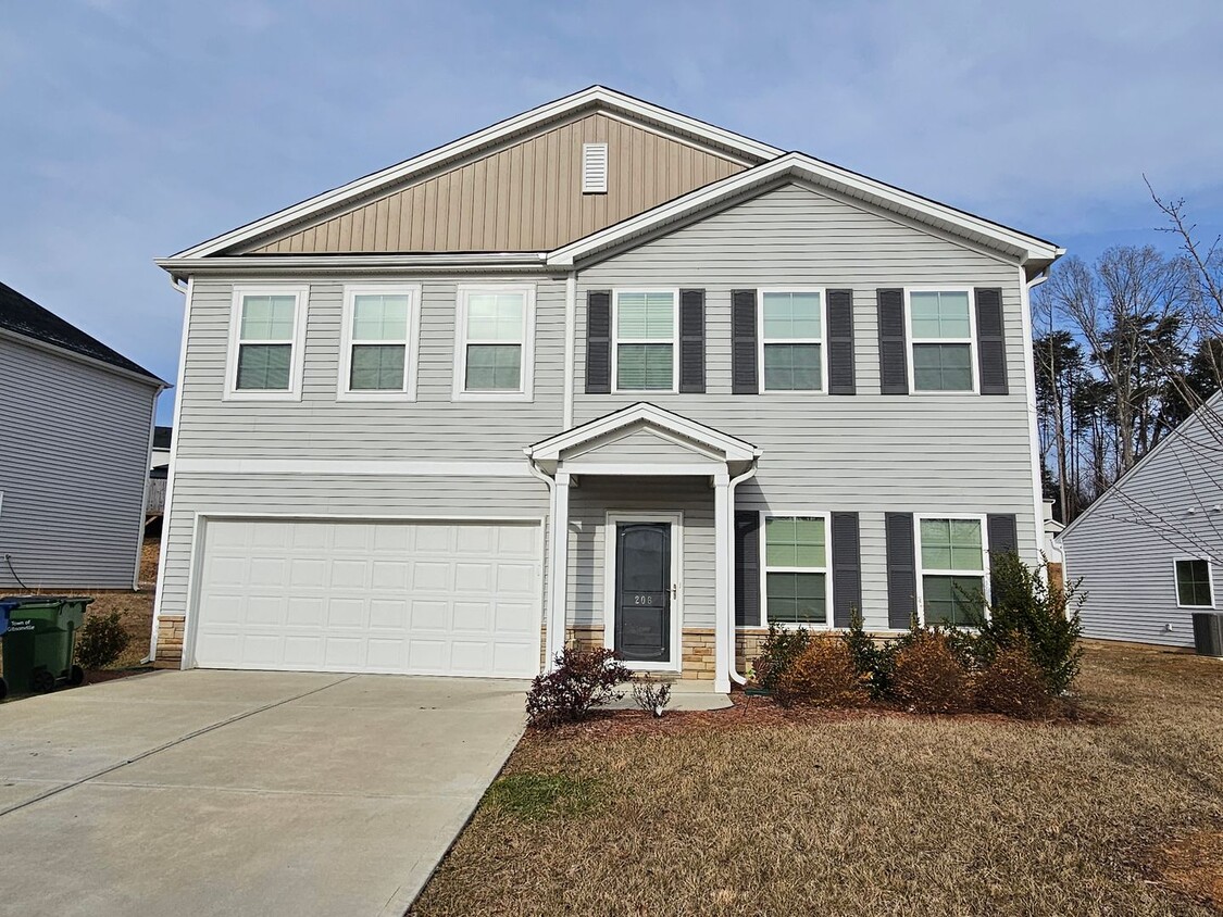 Primary Photo - Spacious 4BR 2.5BA Home in Manning Crossing!