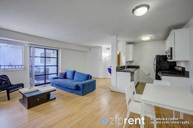 Building Photo - 10982 Roebling Ave