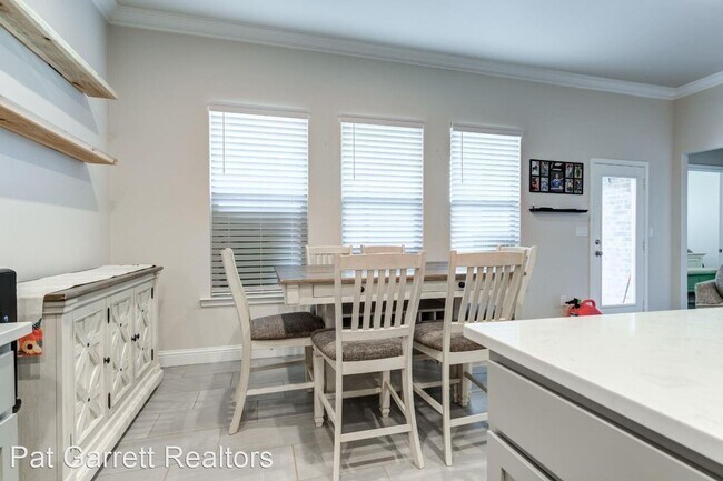 Foto del edificio - 3 br, 2 bath House - 2112 142nd Street