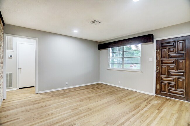 Building Photo - 5814 Anaqua Dr