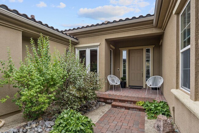 Foto del edificio - Beautiful Home in ArrowCreek!