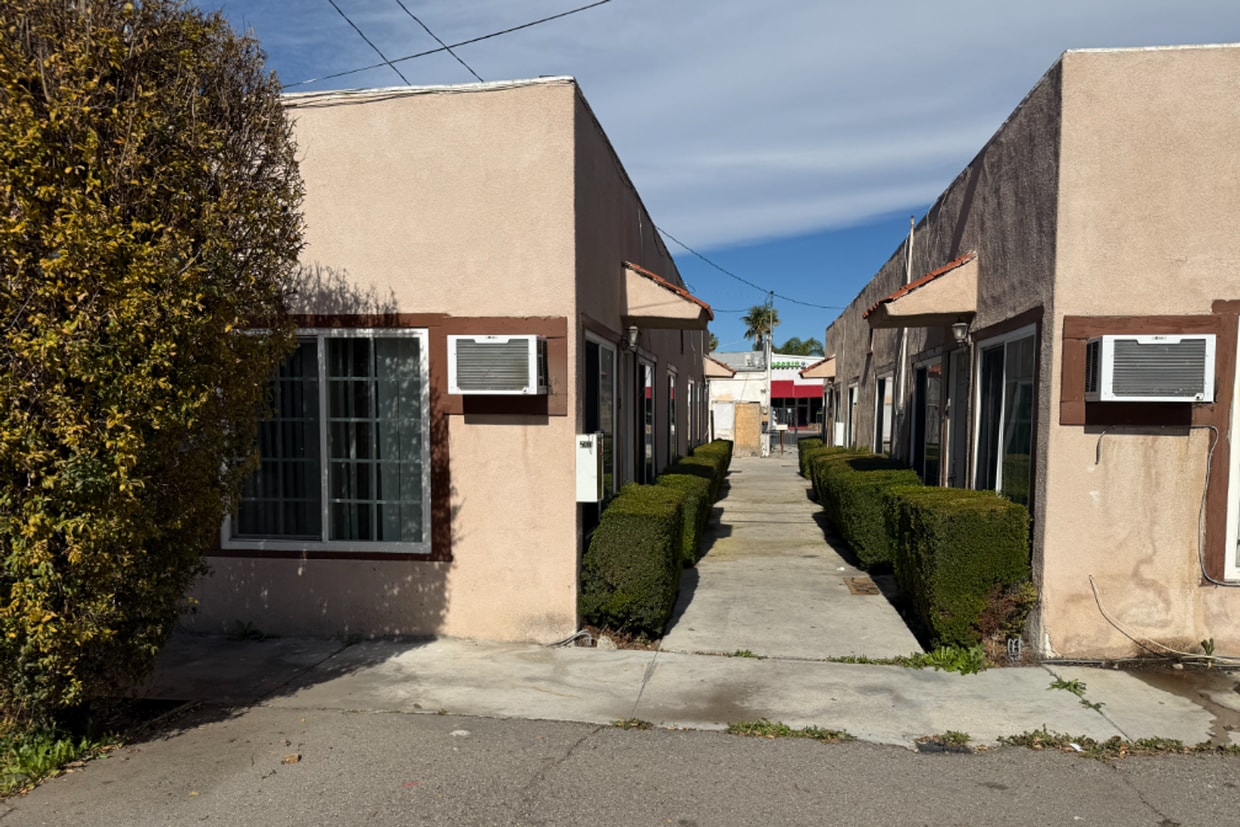 Building Photo - 323 E Florida Ave