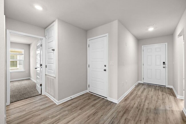 Building Photo - 7337 Morningside Dr