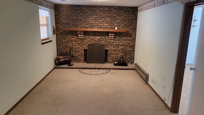 Building Photo - 4 bedroom 1.5 bath home North Side Springf...