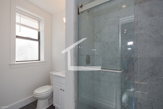 Building Photo - 1 br, 1 bath  - 11 Queensberry St Apt 38A