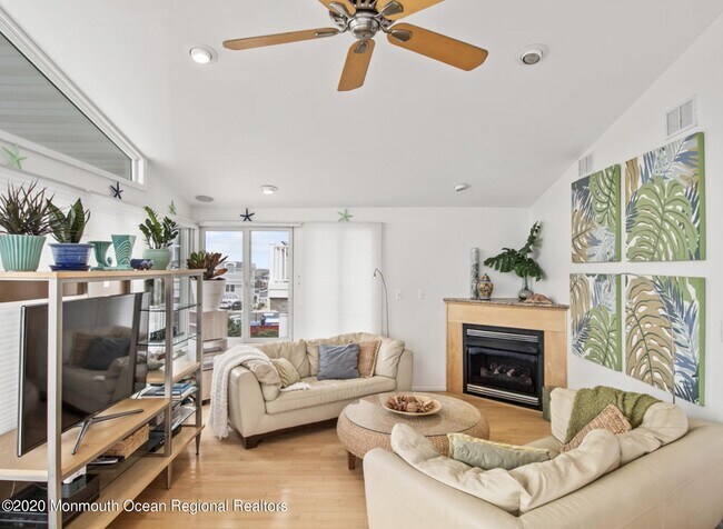 Building Photo - 9 E Mercer Ave