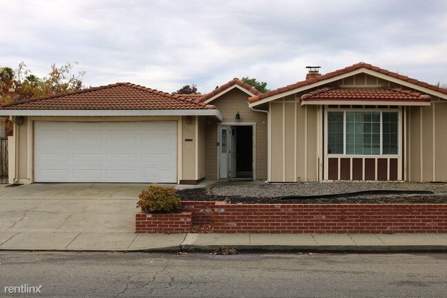 Building Photo - 2607 Orchid St