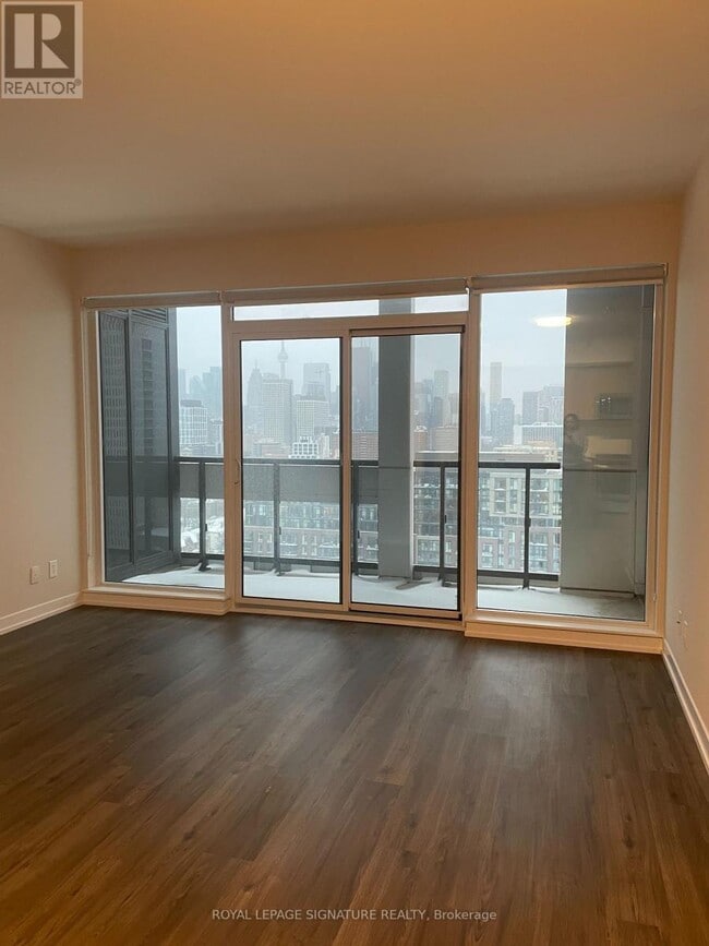 Photo du bâtiment - 25 Nicholas Ave