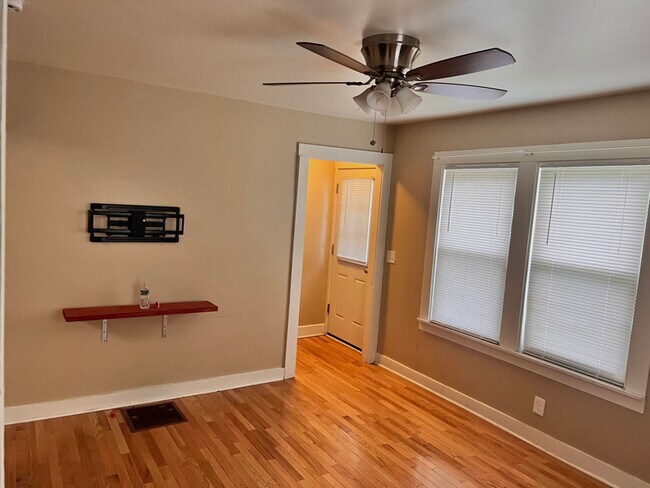 Foto del edificio - 103 Bowling Ln