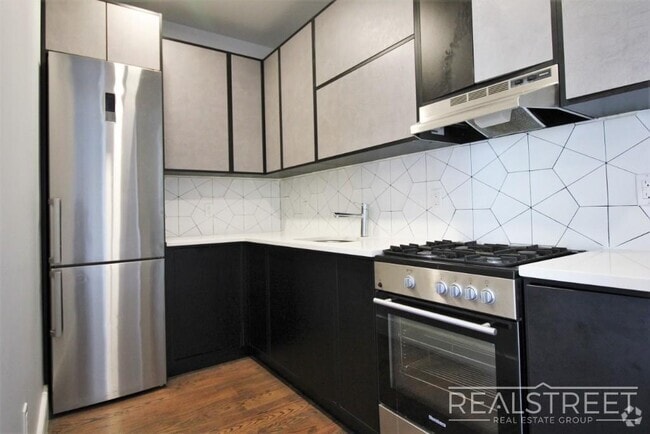 Building Photo - Luxury 2 BR in Bushwick with Balcony & Roo...
