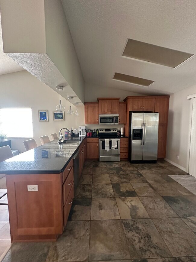 Building Photo - 198 Somerset Cir N