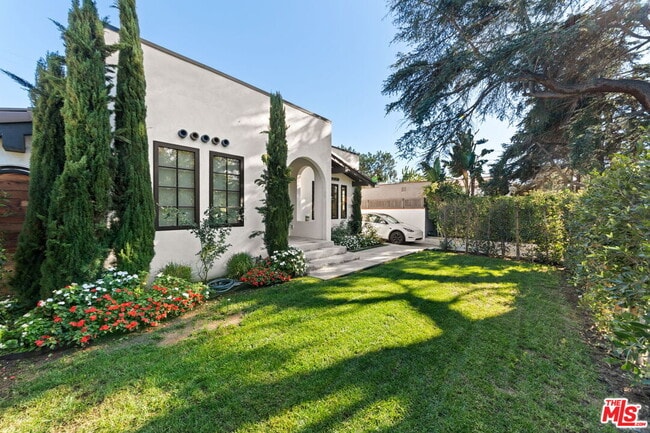 Building Photo - 358 N Bronson Ave