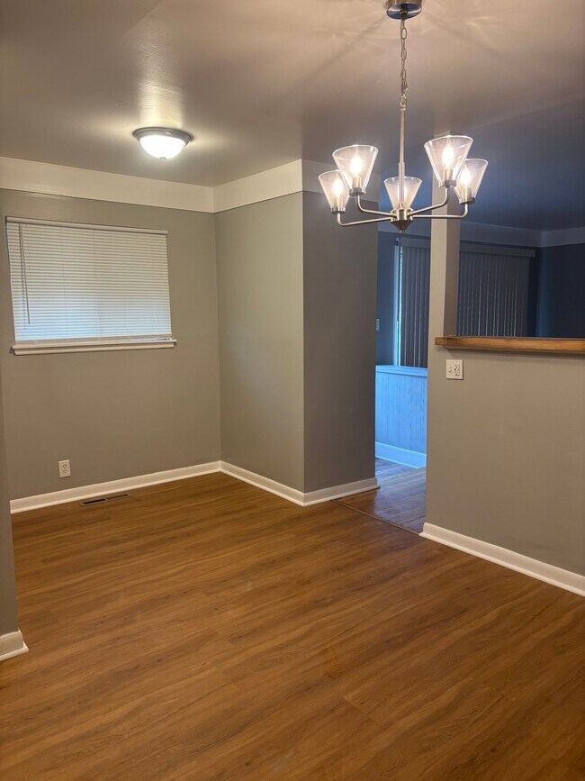 Foto del edificio - 1034 McKeighan Ave