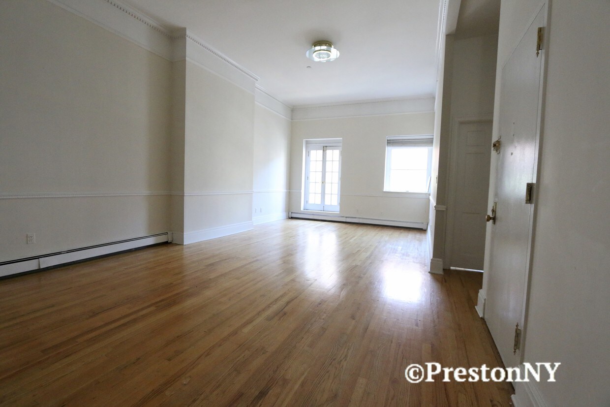 Primary Photo - 243 W 14th St
