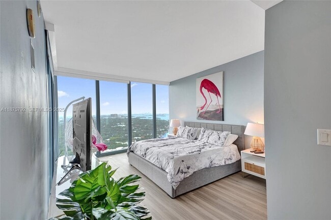 Foto del edificio - 601 NE 36th St