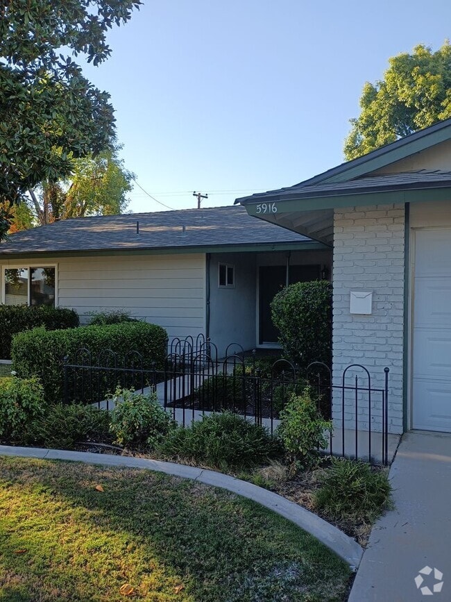 Building Photo - 5916 Daggett Ave