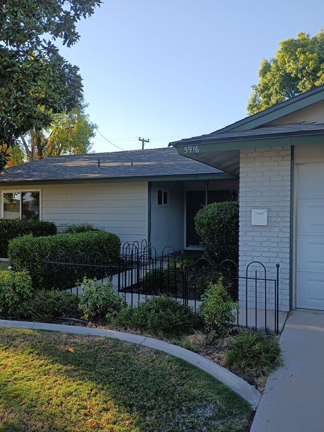 Primary Photo - 5916 Daggett Ave