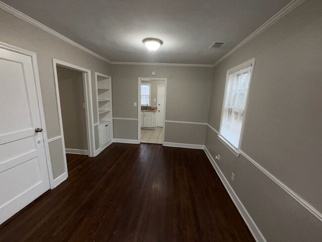 Building Photo - Charming 3-Bed, 1-Bath Home with Spacious Yard