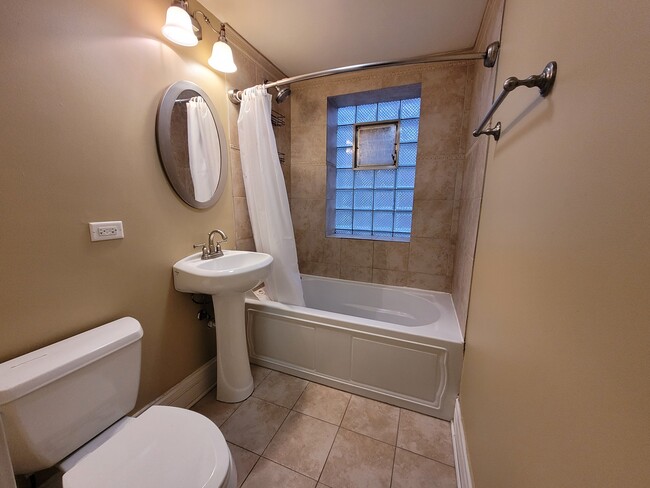 Bathroom - 2050 W Summerdale Ave