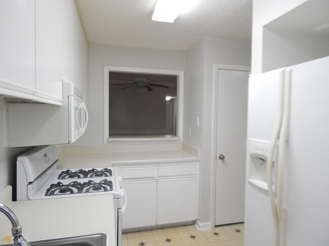 Building Photo - 501 Wynnes Ridge Cir SE