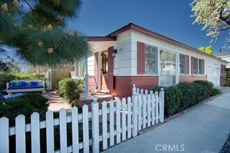 Building Photo - 521 Carnation Ave