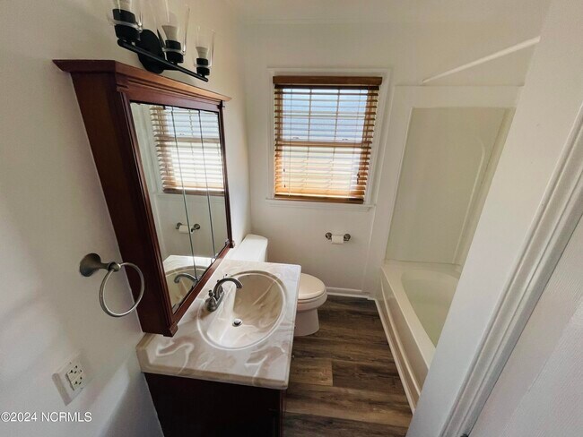 Building Photo - 1101 Ormandy Ave