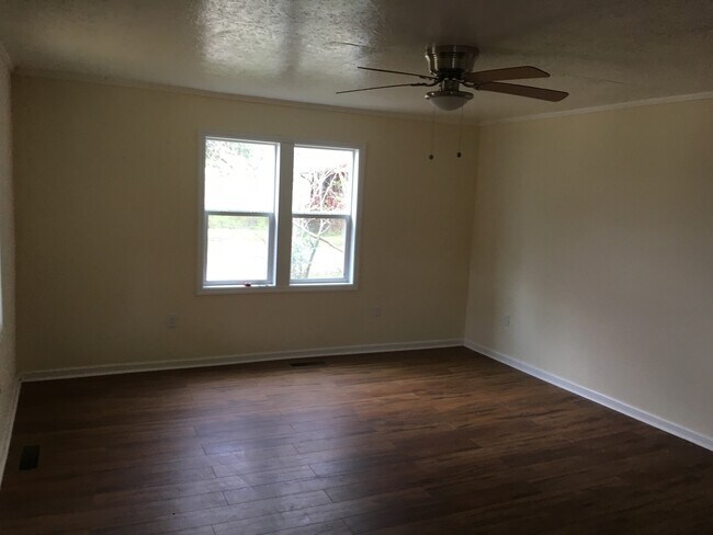 Foto del edificio - HOGANSVILLE- 604 Elm St 2 Bedroom 1 Bath