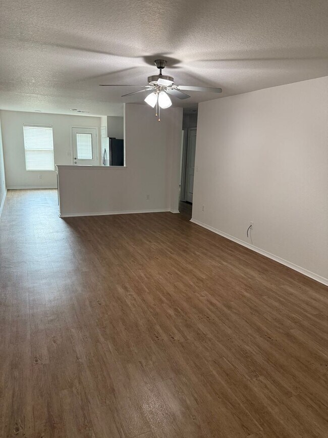 Building Photo - Four Bedroom | Two Bath Home in Cypress Bend