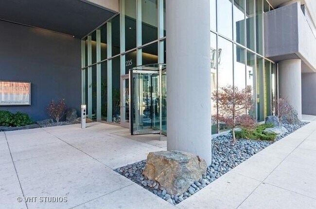 Building Photo - 235 W Van Buren St