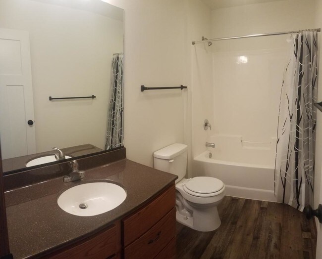 Foto del edificio - 310 South Harvest St, Lake Norden SD 57248