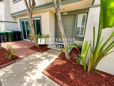 Foto del edificio - Beautiful 3-bedroom Anaheim Hills home with private patios and community pool!