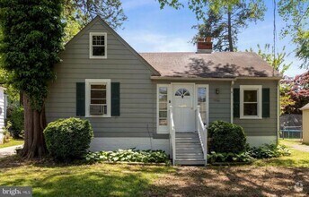 Building Photo - 5516 Greentree Rd