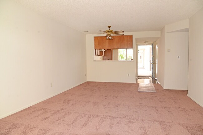 Building Photo - 628 Daisy Ave